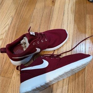 Nike Men's Maroon and White Sneakers